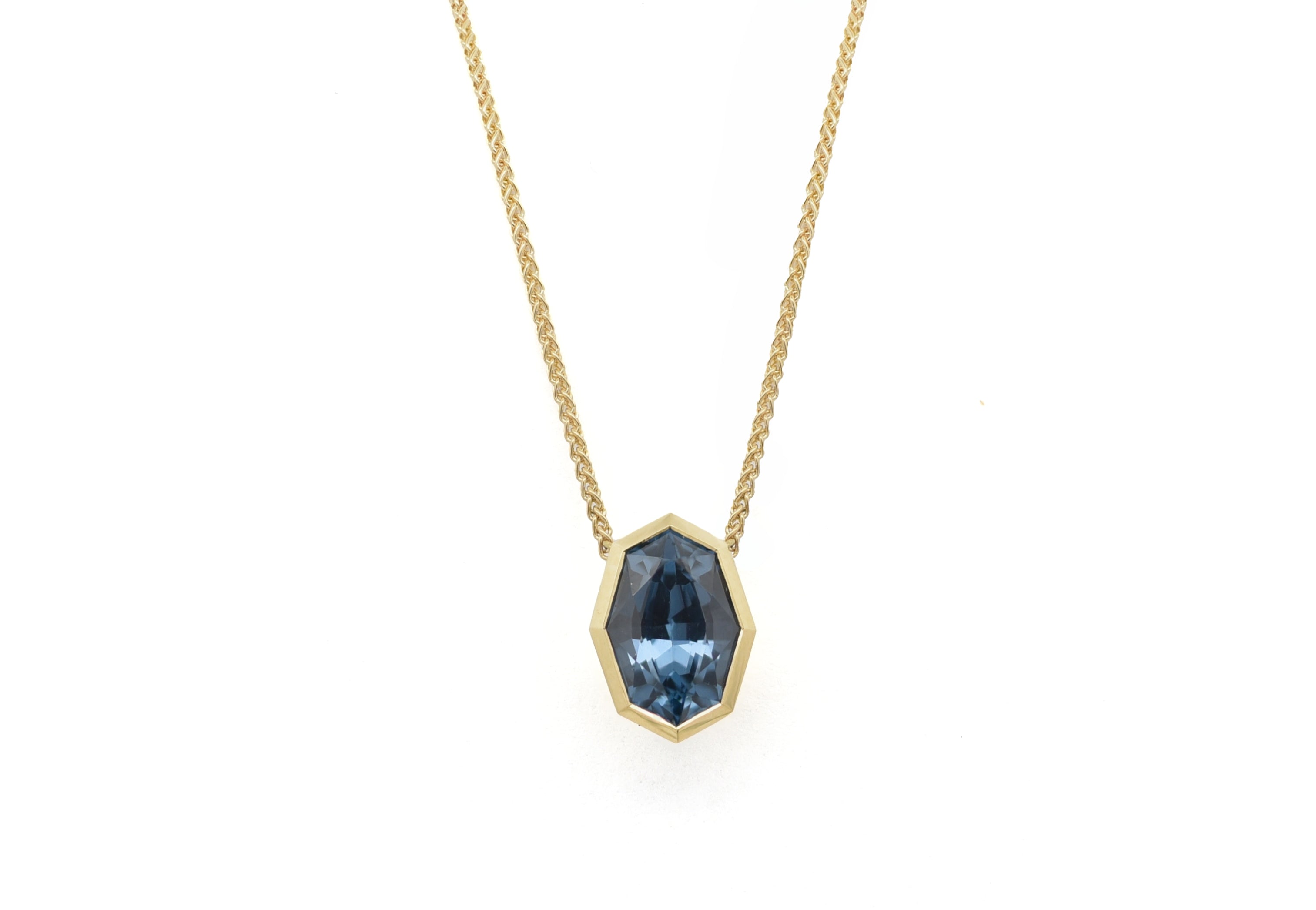 Yellow gold octagonal spinel pendant