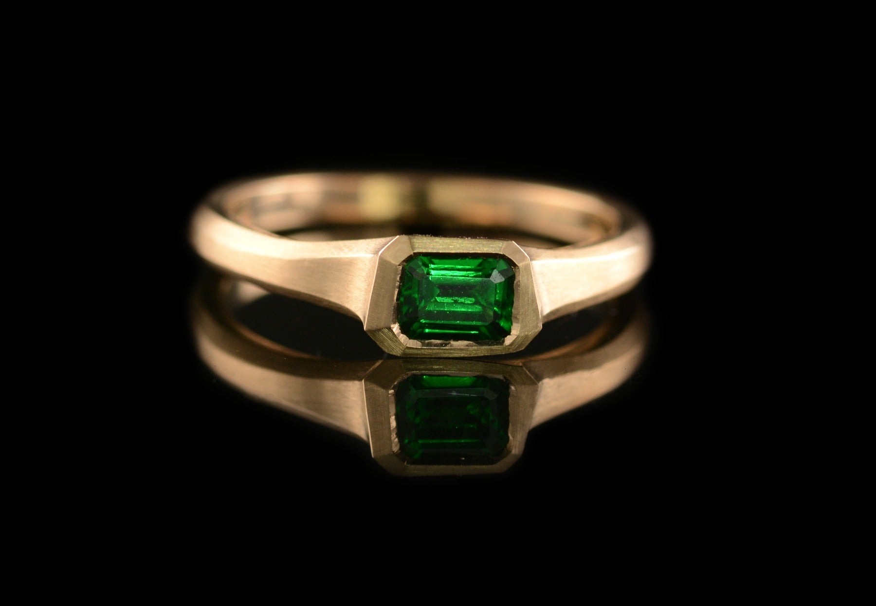 Arris tsavorite garnet gold ring