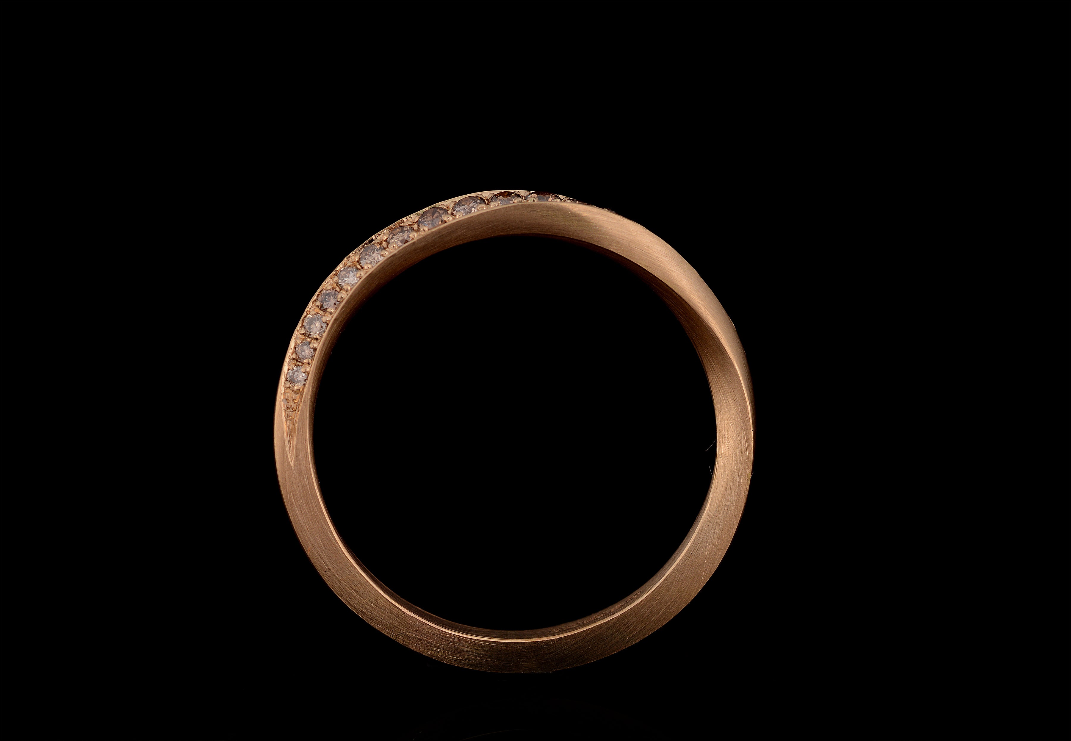 cognac round diamond Mobius ring rose gold